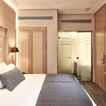 Отель Antigon Urban Chic Hotel By Ghh